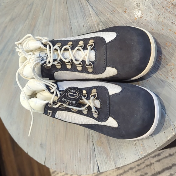 Like NEW Timberland Field Leather Boots - Picture 2 of 9